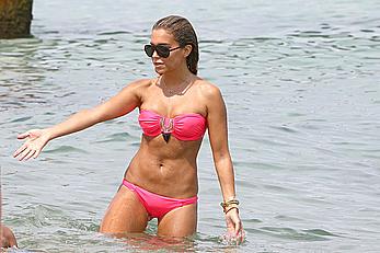 Sylvie van der Vaart sexy in pink in Saint-Tropez