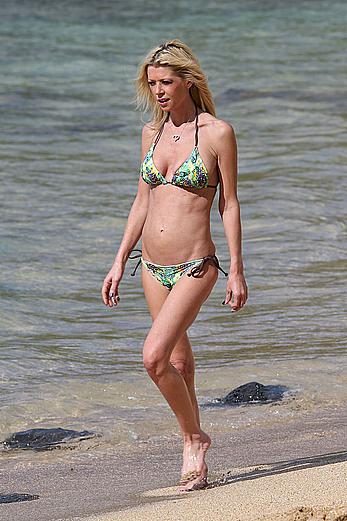 Tara Reid caught in a bikini in Hawaii