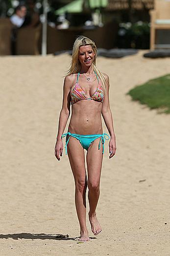 Tara Reid caught in a bikini in Hawaii