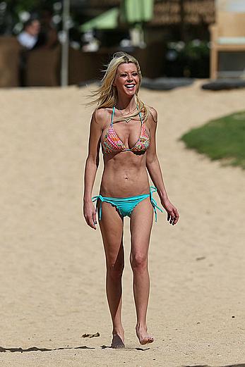 Tara Reid caught in a bikini in Hawaii