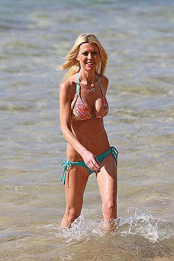 Tara Reid caught in a bikini in Hawaii