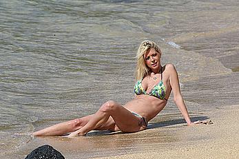 Tara Reid caught in a bikini in Hawaii