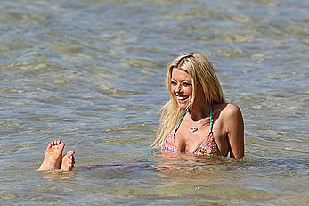 Tara Reid caught in a bikini in Hawaii