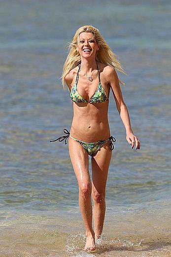 Tara Reid caught in a bikini in Hawaii