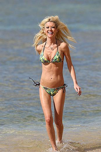 Tara Reid caught in a bikini in Hawaii