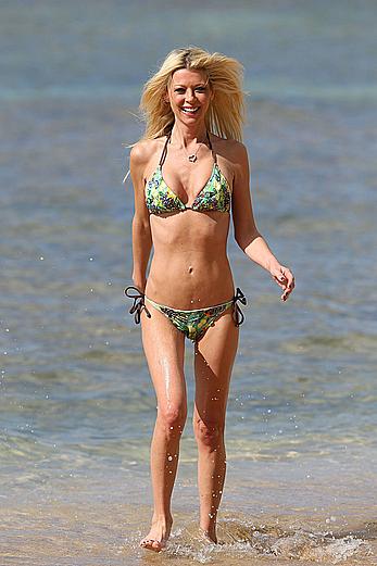 Tara Reid caught in a bikini in Hawaii