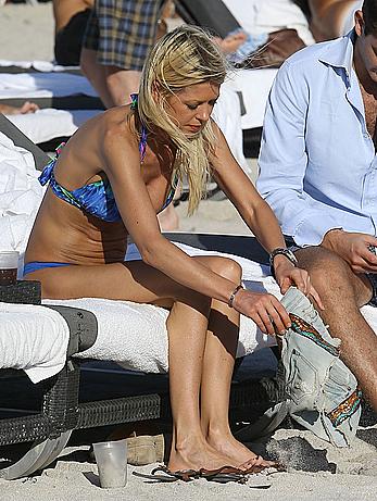 Tara Reid cleavage and cameltoe in bikini in Miami