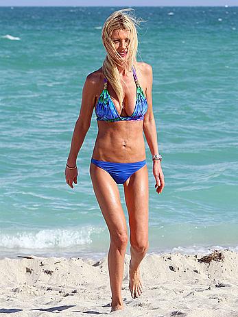 Tara Reid cleavage and cameltoe in bikini in Miami