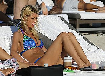 Tara Reid cleavage and cameltoe in bikini in Miami