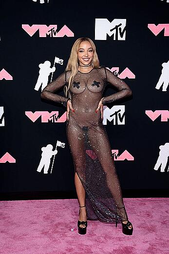 Tinashe almost nude in sheer dress at 2023 Video Music Awards