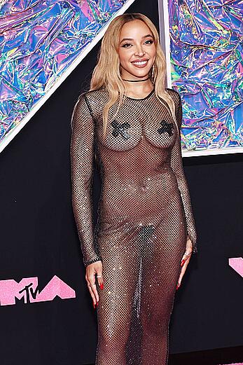 Tinashe almost nude in sheer dress at 2023 Video Music Awards