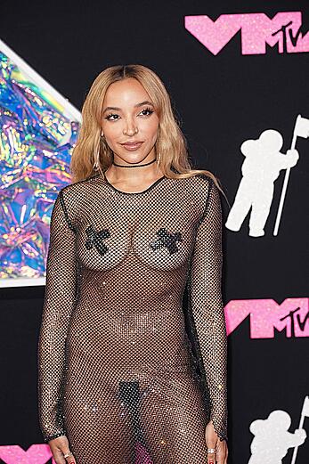 Tinashe almost nude in sheer dress at 2023 Video Music Awards