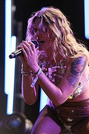 Tove Lo flashing her nude tits at 2017 Coachella Festival in Indio