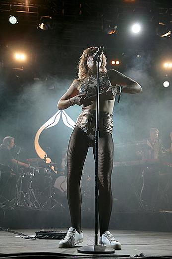 Tove Lo flashing her nude tits at 2017 Coachella Festival in Indio