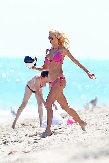 Victoria Silvstedt in pink bikini enjoys and relaxes in the sun at Miami Beach