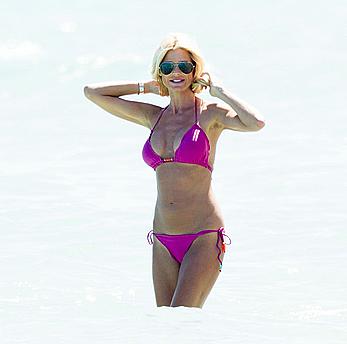 Victoria Silvstedt in pink bikini enjoys and relaxes in the sun at Miami Beach