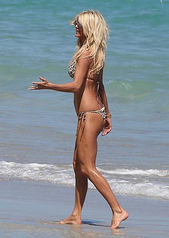 Victoria Silvstedt sexy in bikini on the beach in Miami