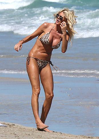 Victoria Silvstedt sexy in bikini on the beach in Miami