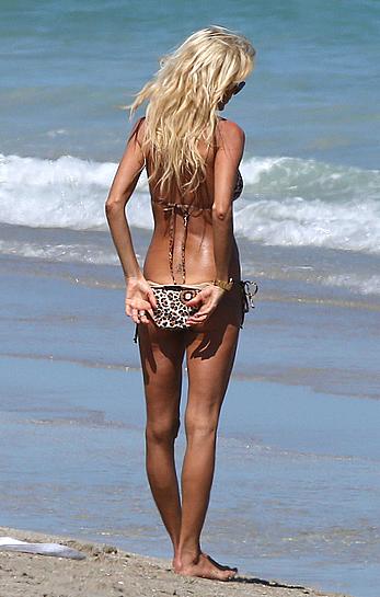 Victoria Silvstedt sexy in bikini on the beach in Miami