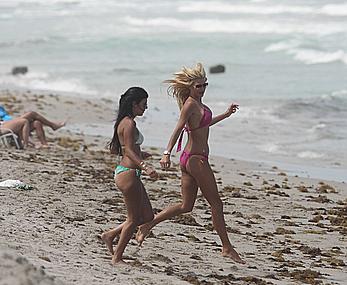 Victoria Silvstedt sexy in pink bikini in Miami