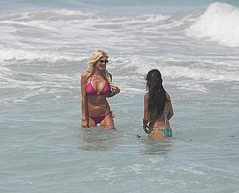 Victoria Silvstedt sexy in pink bikini in Miami