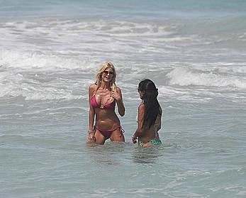 Victoria Silvstedt sexy in pink bikini in Miami