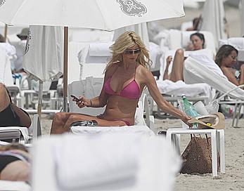 Victoria Silvstedt sexy in pink bikini in Miami