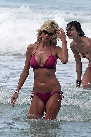 Victoria Silvstedt sexy in pink bikini in Miami