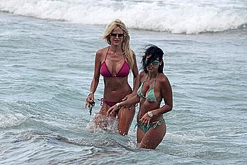 Victoria Silvstedt sexy in pink bikini in Miami