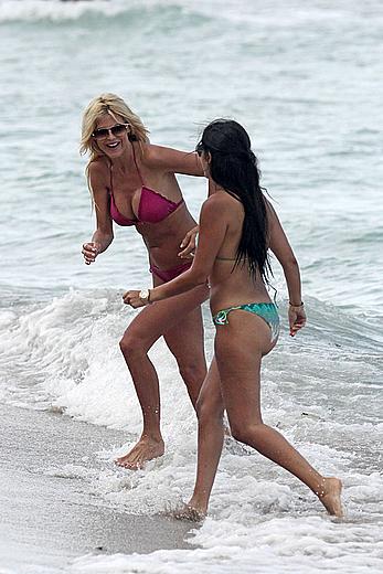 Victoria Silvstedt sexy in pink bikini in Miami