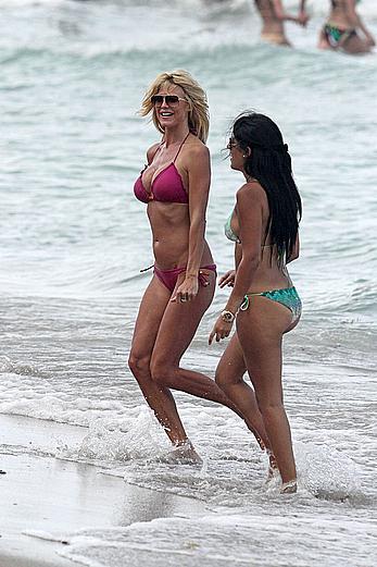 Victoria Silvstedt sexy in pink bikini in Miami