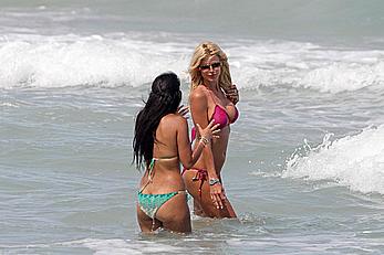 Victoria Silvstedt sexy in pink bikini in Miami