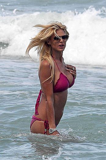 Victoria Silvstedt sexy in pink bikini in Miami