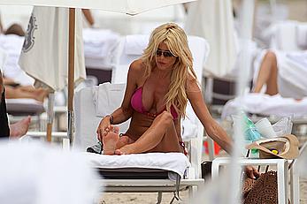 Victoria Silvstedt sexy in pink bikini in Miami