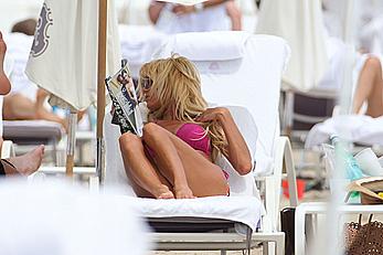 Victoria Silvstedt sexy in pink bikini in Miami