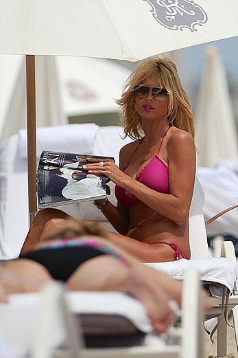 Victoria Silvstedt sexy in pink bikini in Miami