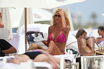 Victoria Silvstedt sexy in pink bikini in Miami