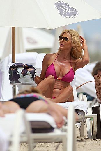 Victoria Silvstedt sexy in pink bikini in Miami