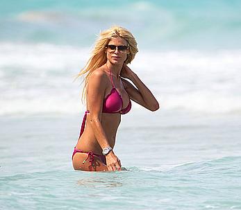 Victoria Silvstedt sexy in pink bikini in Miami