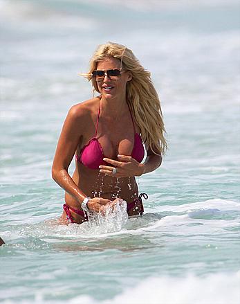 Victoria Silvstedt sexy in pink bikini in Miami