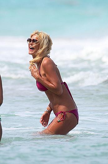 Victoria Silvstedt sexy in pink bikini in Miami