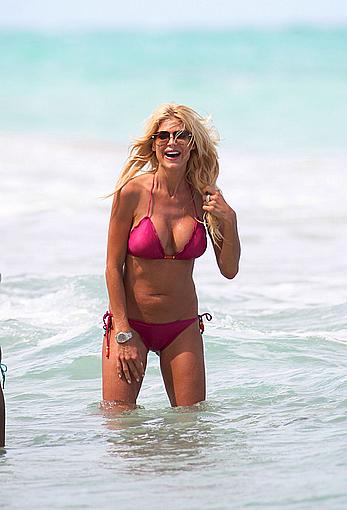 Victoria Silvstedt sexy in pink bikini in Miami