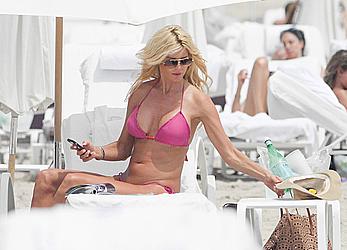 Victoria Silvstedt sexy in pink bikini in Miami