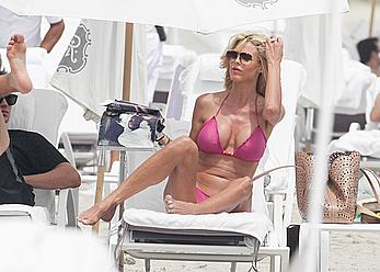 Victoria Silvstedt sexy in pink bikini in Miami