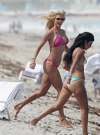 Victoria Silvstedt sexy in pink bikini in Miami