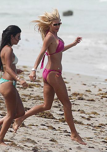 Victoria Silvstedt sexy in pink bikini in Miami