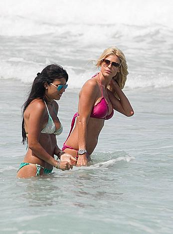 Victoria Silvstedt sexy in pink bikini in Miami