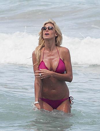 Victoria Silvstedt sexy in pink bikini in Miami