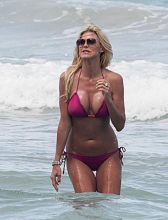 Victoria Silvstedt sexy in pink bikini in Miami