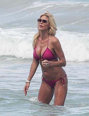 Victoria Silvstedt sexy in pink bikini in Miami